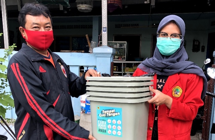 Sembari Laksanakan KKN, Mahasiswi Untag jadi Relawan Covid-19