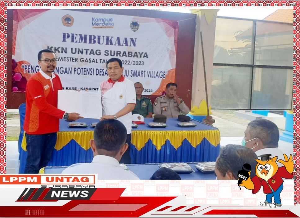 Kepala Pusat Publikasi Dan Kekayaan Intelektual LPPM Untag Surabaya memberikan sambutan dan penyerahan Mahasiswa KKN Untag Surabaya kepada Camat Kare