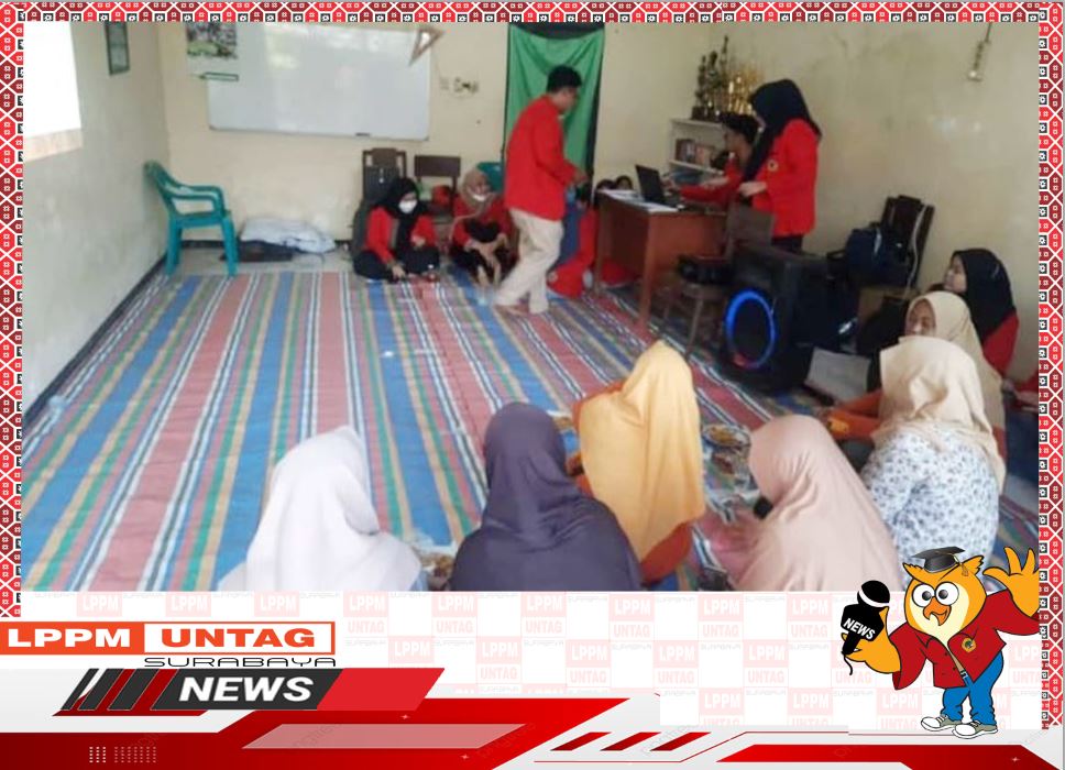 Kegiatan Sosialisasi Pemilahan Sampah di RW 8 Medokan Semampir yang dilakukan Mahasiswa Untag Surabaya