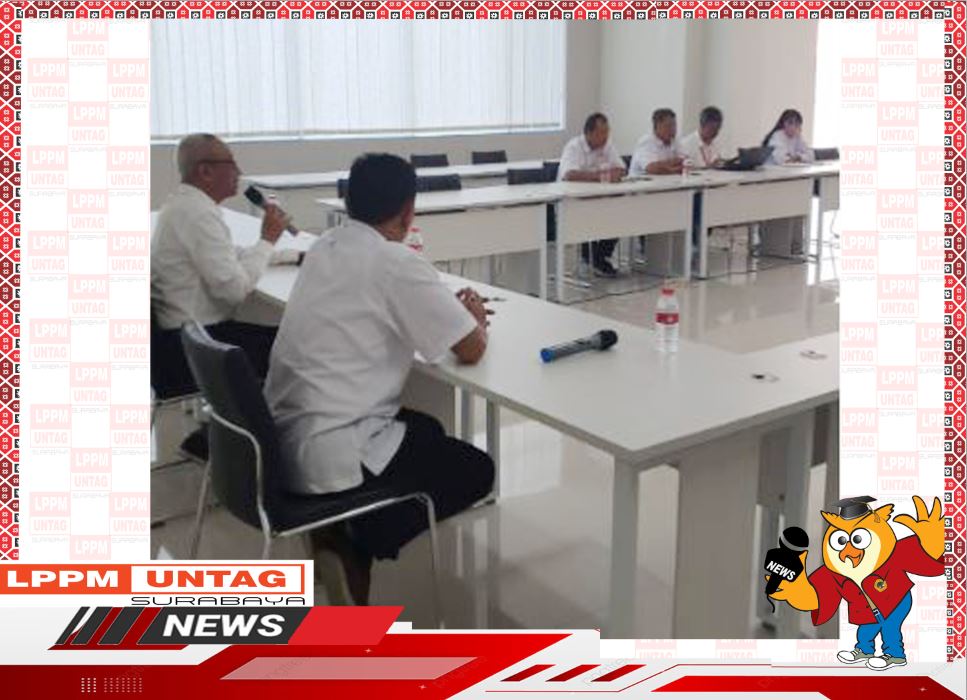 Wakil Rektor 1 Untag Surabaya memberi arahan dalam Sosialisasi Program Wirausaha Merdeka Mahasisw