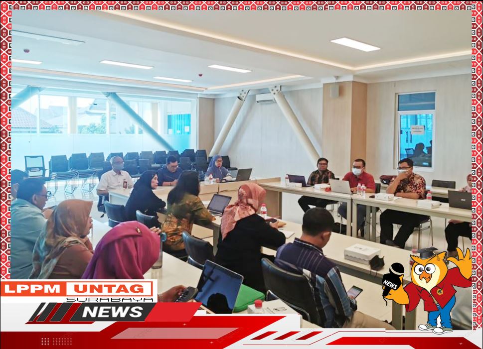 Kepala Pusat Publikasi LPPM Untag Surabaya menjadi Narasumber dalam Penyusunan Buku Pedoman Akademik