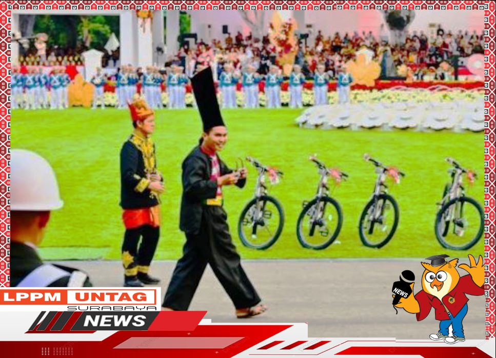 Alumninya dari Fakultas Psikologi menjadi pemenang busana adat terbaik dalam upacara Penurunan Bendera di Istana Merdeka