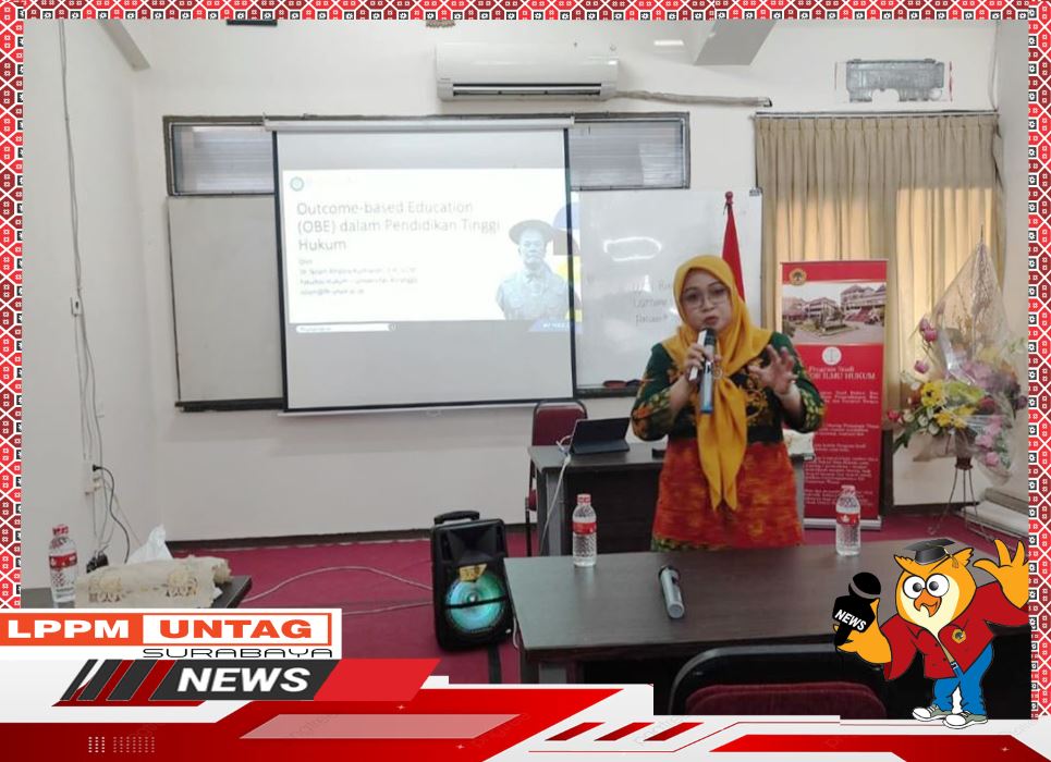 Narasumber memberikan Materi Kurikulum Berbasis OBE dan Problem Based Learning bagi dosen FH Untag Surabaya