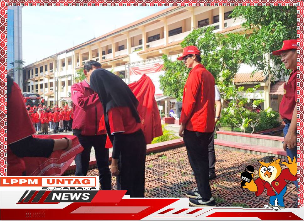 Penyematan Almamater KKN Untag Surabaya Ketua YPTA