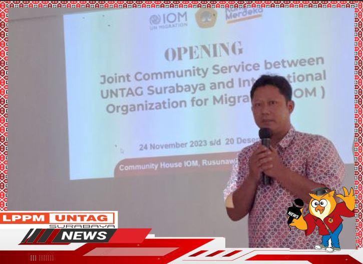 Kepala Pusat Pengabdian memberikan Sambutan dalam Joint Community Service Between Untag Surabaya