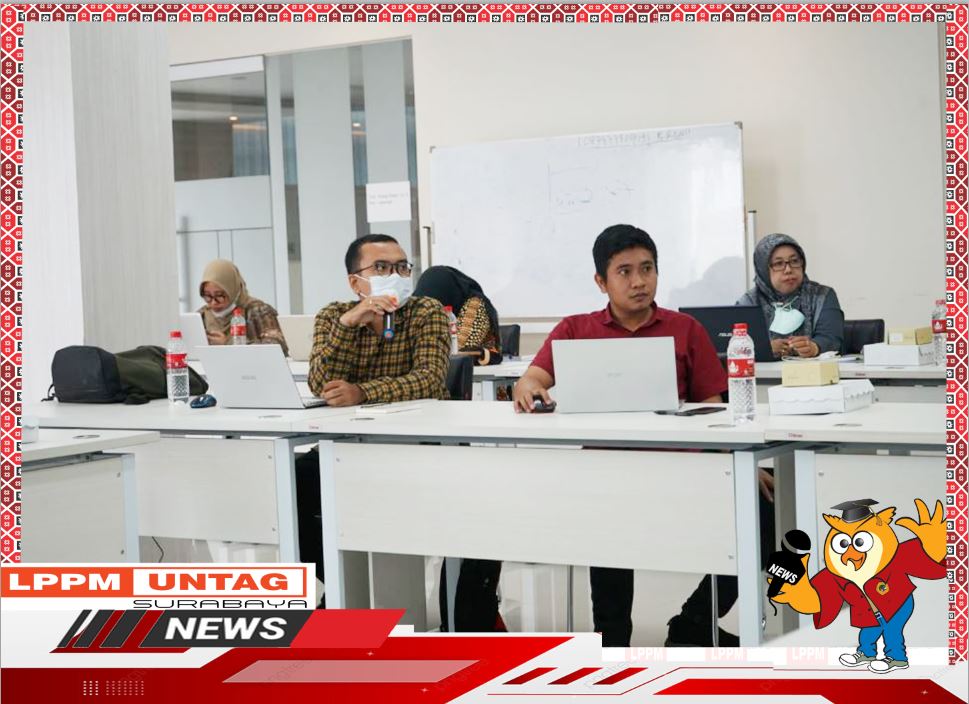 Kepala Pusat Penelitian dan Kekayaan Intelektual LPPM Untag Surabaya memberikan paparan terkait luaran jurnal dan buku dalam Monev Hibah Matching Fund