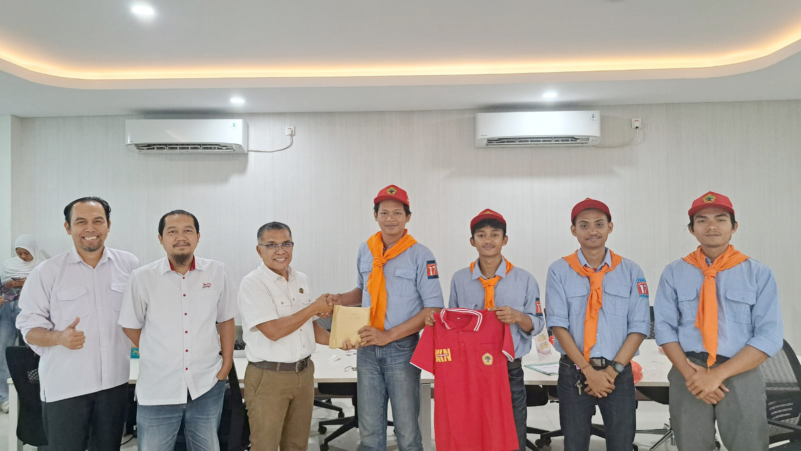 Membangun Resiliensi Negeri: UNTAG Surabaya Lepas Delegasi Mahasiswa KKN MBKM 'Kelas Berdampak' Misi Kebencanaan ke Aceh