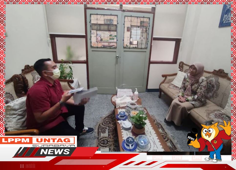 Kepala Pusat Publikasi Dan Kekayaan Intelektual LPPM Untag Surabaya memberikan penjelasan mengenai kekayaan intelektual di SMP 17 Agustus 1945 Surabay