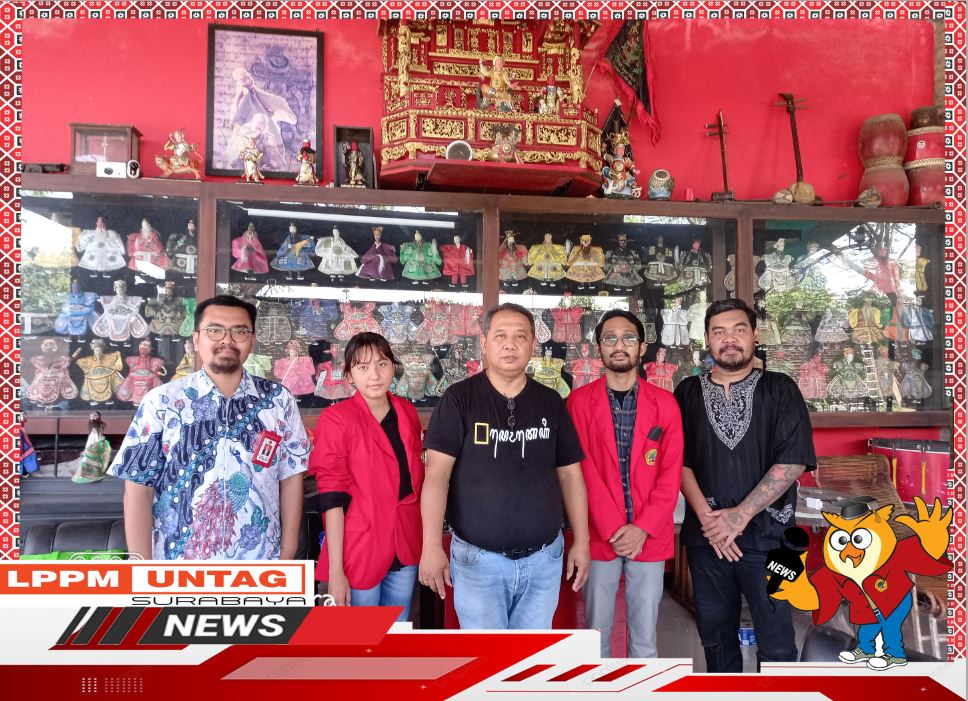 Tim LPPM Untag Surabaya & Kepala Pusat Publikasi dan Kekayaan Intelektual LPPM Untag Surabaya melakukan penelitian di Museum Potehi Gudo Jombang